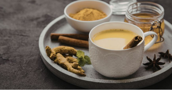 Moon Milk: Qué es, Receta y Orígenes de la Bebida Nocturna Ayurvédica