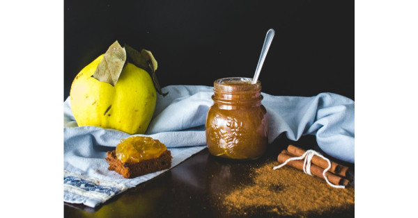 Quittenmarmelade mit Orangenschalen und Zimt