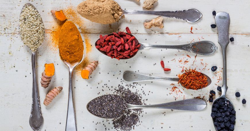 Aphrodisierende Tees: Kräuter, DIY-Rezepte und Rituale für Ihn und Sie
