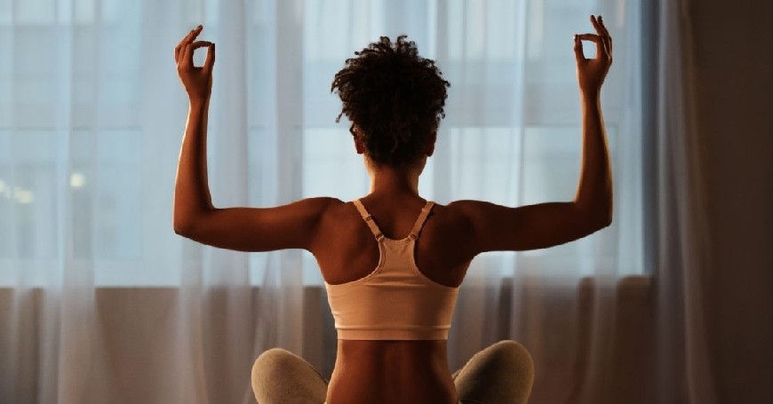 yoga rimedi naturali menopausa