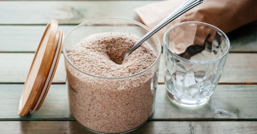 bowl with psyllium seeds