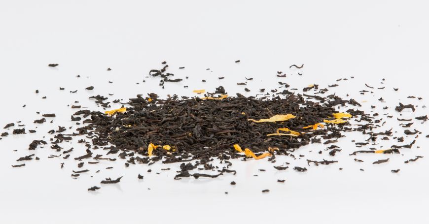 hojas de té amarillo sueltas