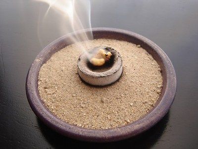 Bruciatore Brucia Incenso in ceramica per grani coni Profumatore di  Ambiente